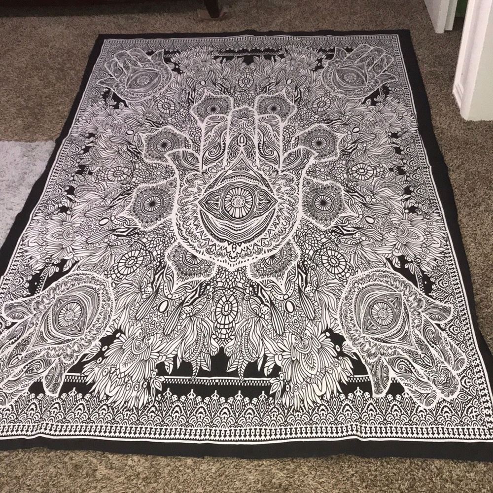 Blk n white tapestry, (Zentangle Hamsa Hand) decor